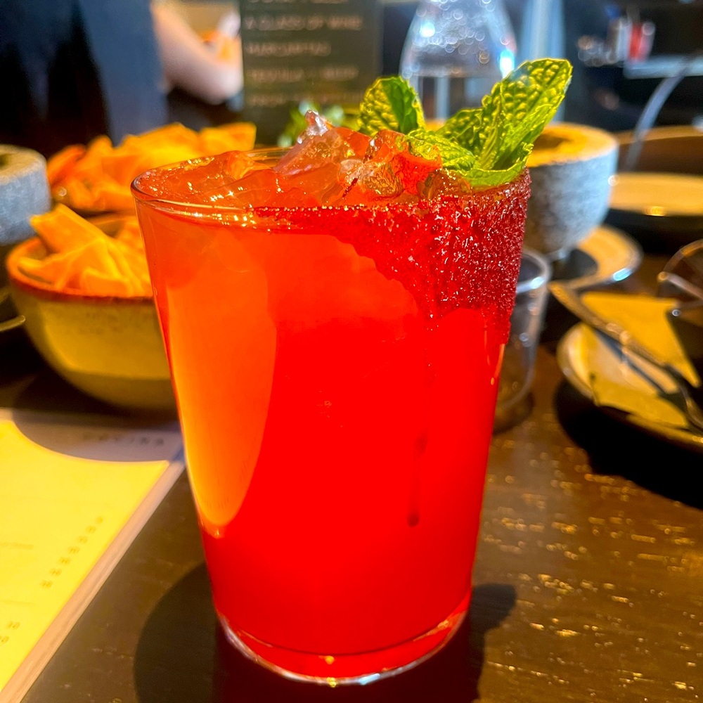 Meet your Posher, Tee